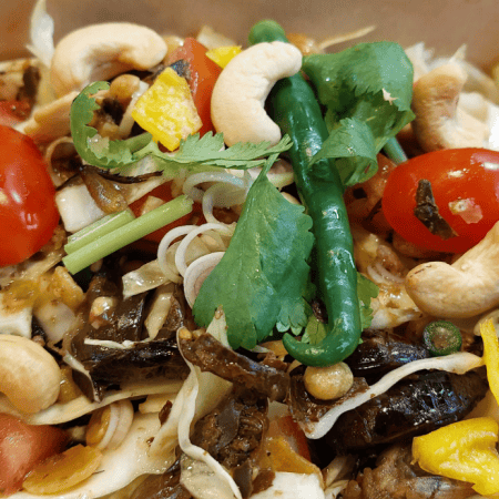 Burmese salade met krekels