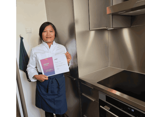 Pornshita met HACCP bij koelkast 1
