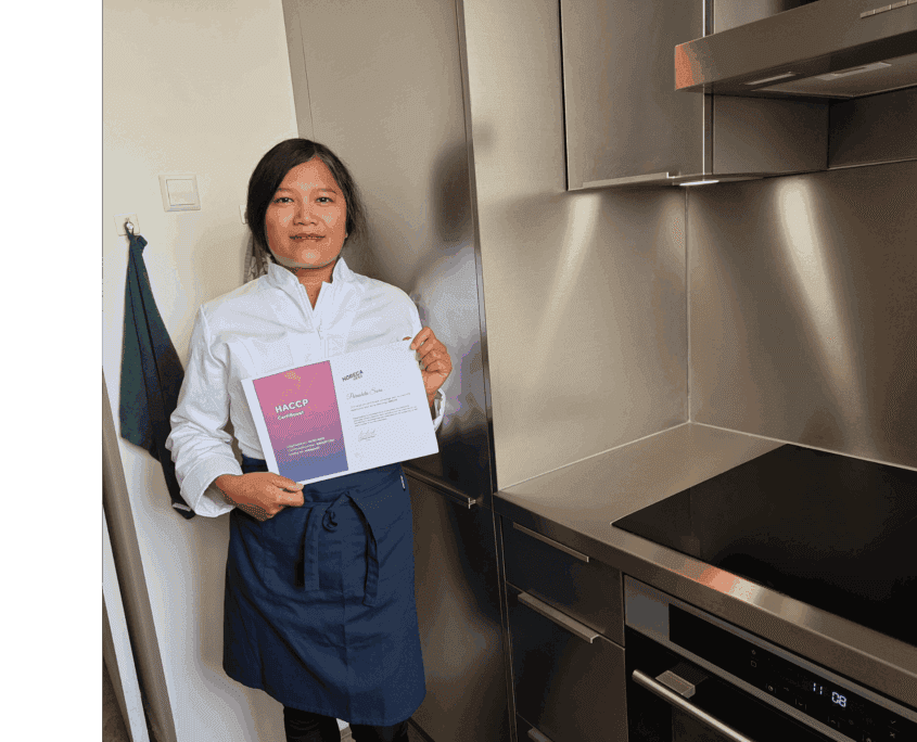 Pornshita met HACCP bij koelkast Pornshita met HACCP bij koelkast 1